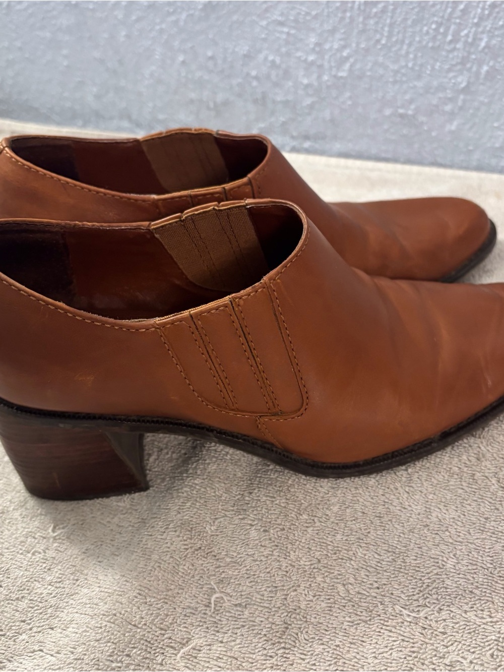 G.H. Bass & Co. Cognac Leather Slip-On Block Heel Mules Womens SZ 7 M Absolute